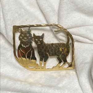 Vintage Signed Wilde Bryde hammered Gold tone Cat Duo Brooch pin jewelry